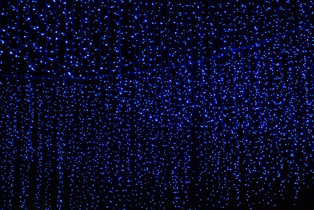 ブルーライトが引き起こす不眠の原因と対策は？